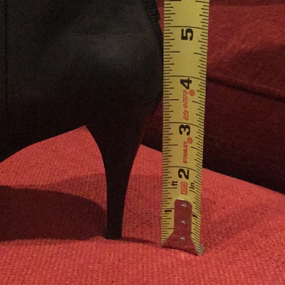 Shoes - Picture 7 of 8